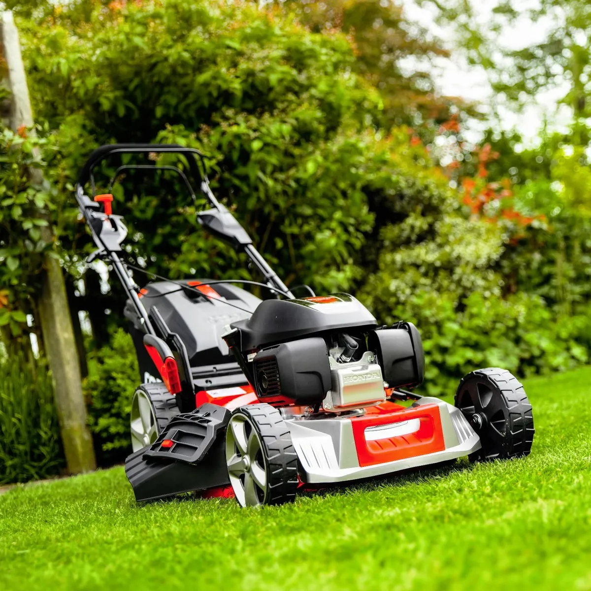 21" Honda Self Propelled / 4 Speed Lawnmower - Image 1