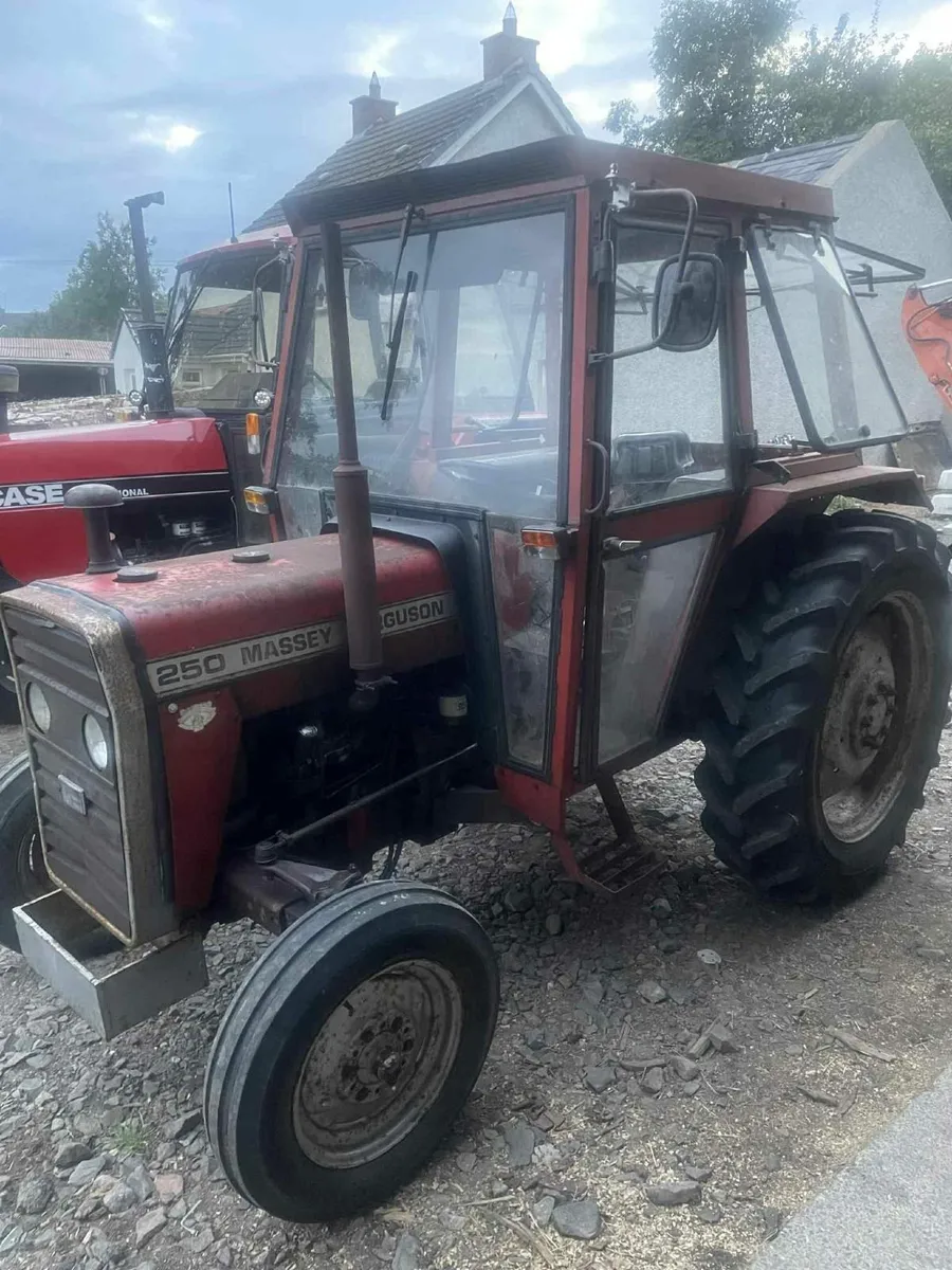Massey 250 Tractor - Image 3
