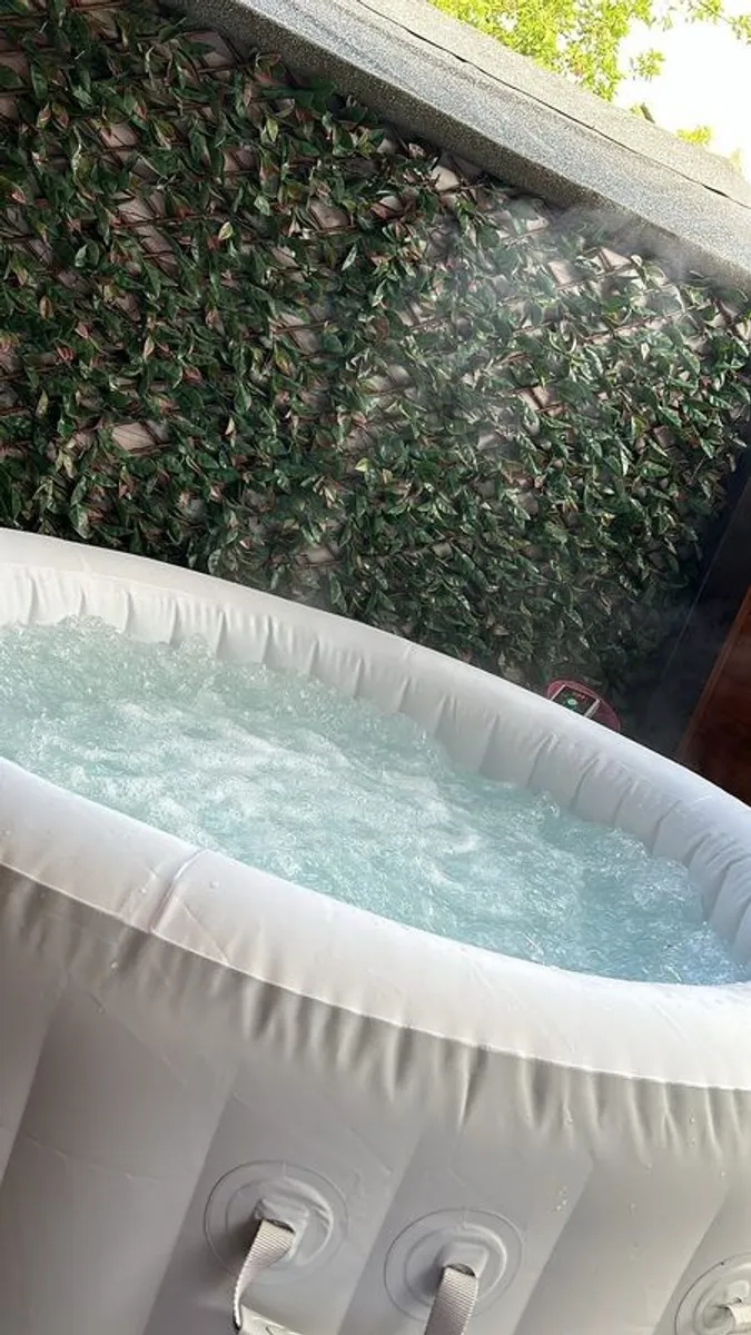 Lazy Spa hot tub - Image 1