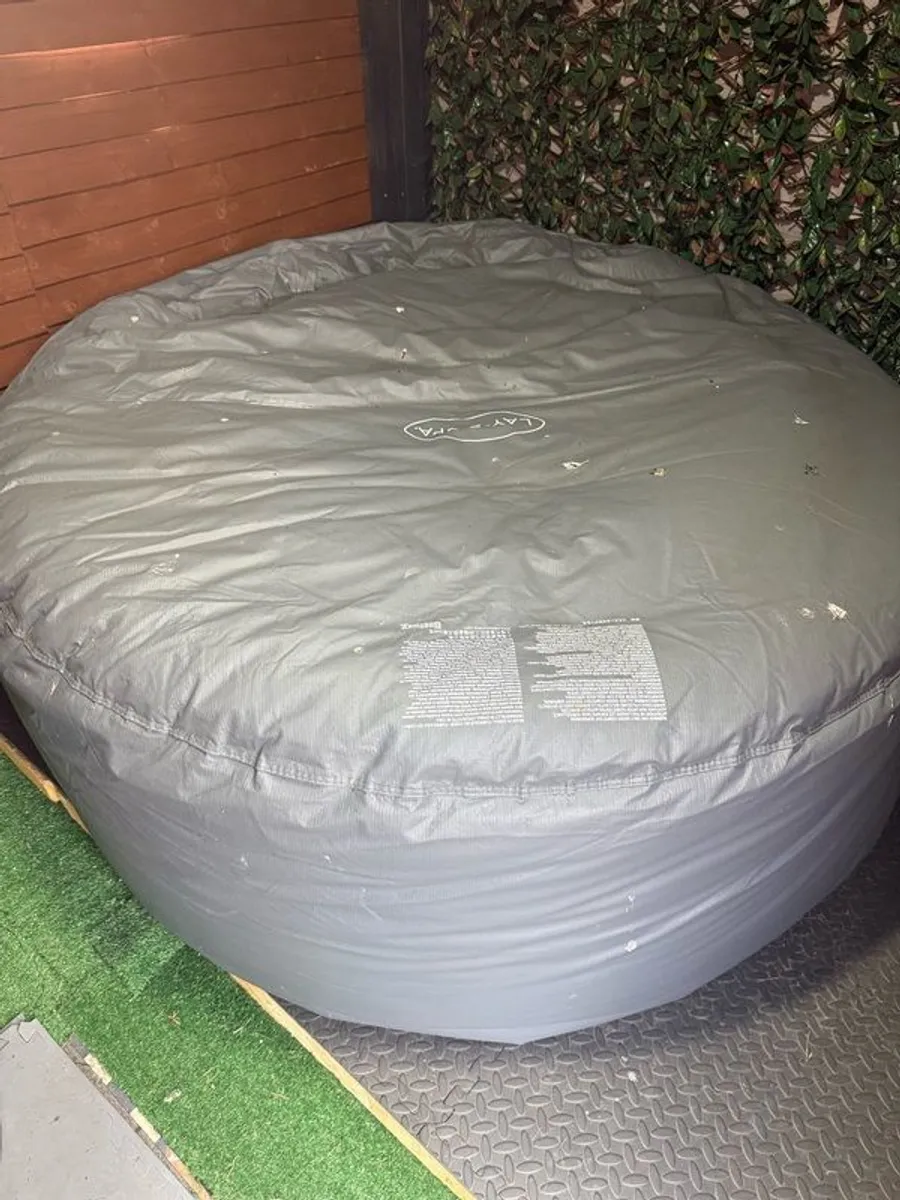 Lazy Spa hot tub - Image 3