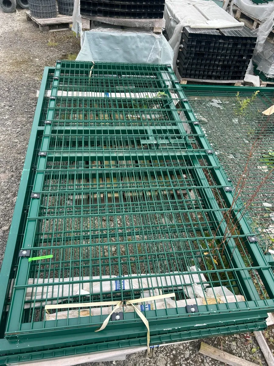 Double Leaf Gate