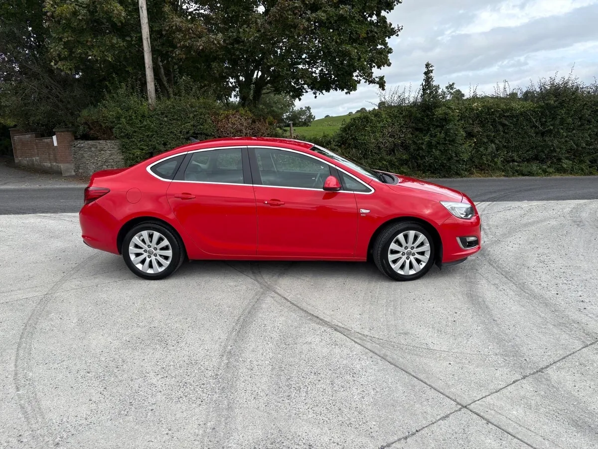 Opel Astra 1.6CDTI HIGH SPEC 2015 *MINT CAR* - Image 2