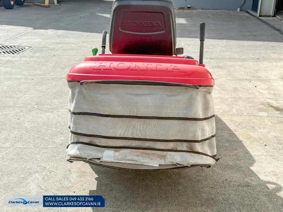 Used 2016 Honda HF2622 Lawnmower - Image 4