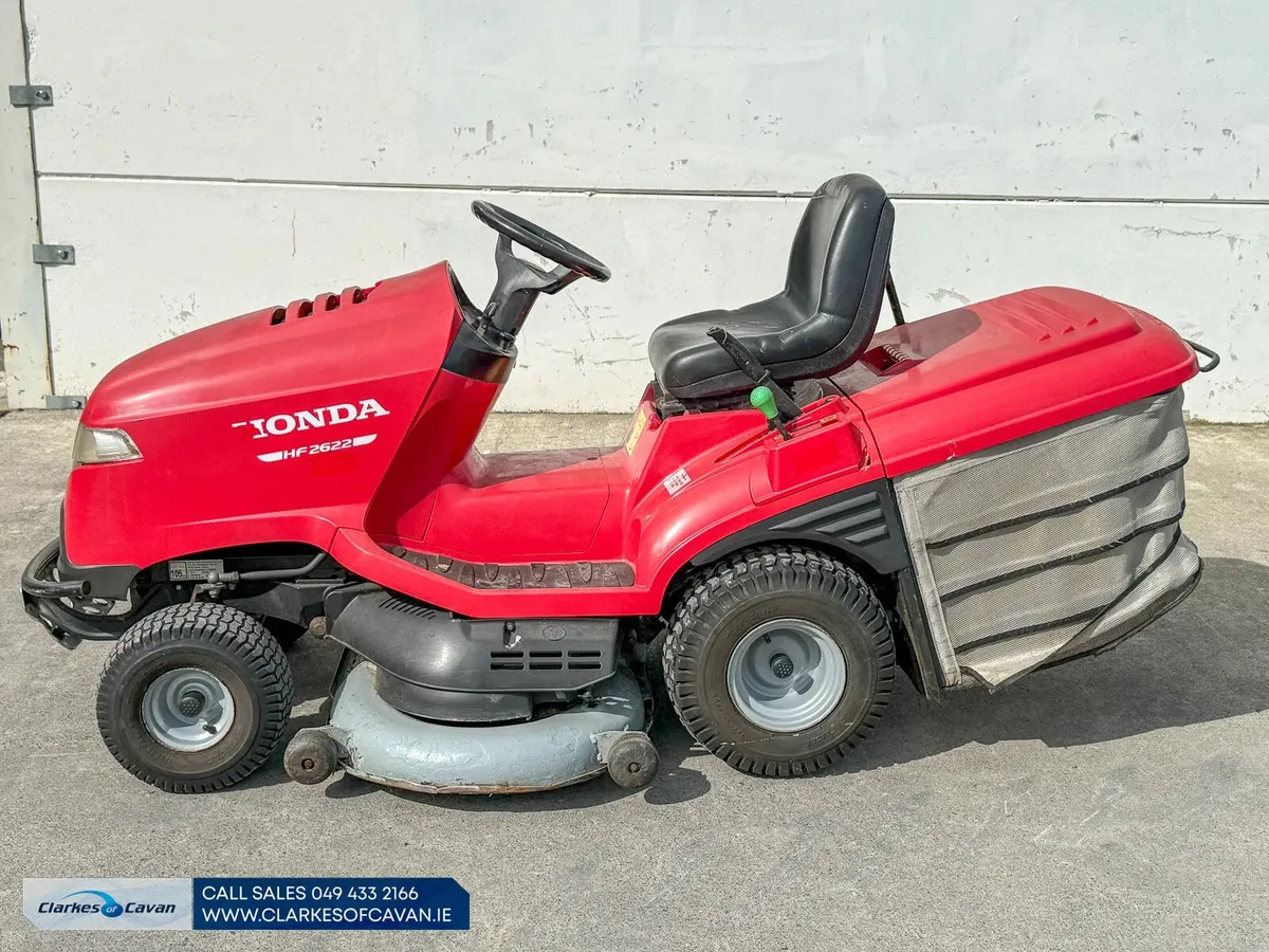 Used 2016 Honda HF2622 Lawnmower - Image 2