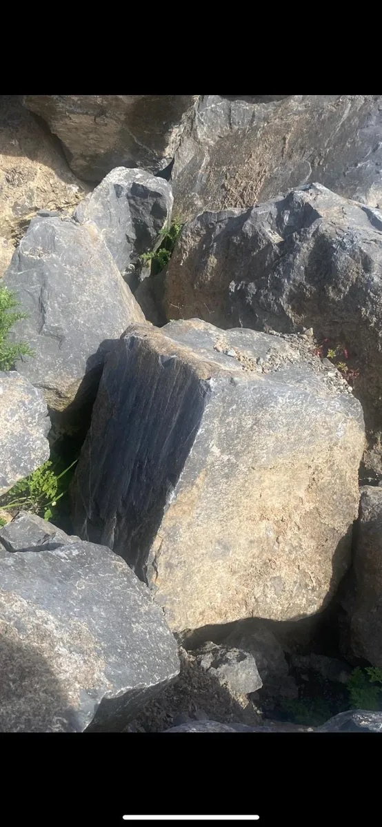 Armour rock - Image 1