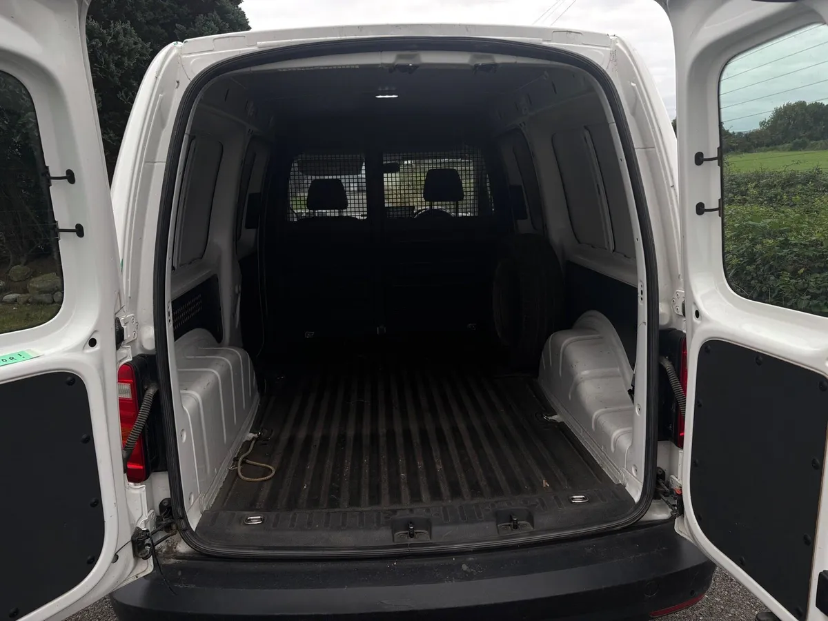 192 VW Caddy LWB maxi doe May 2026 no vat - Image 2