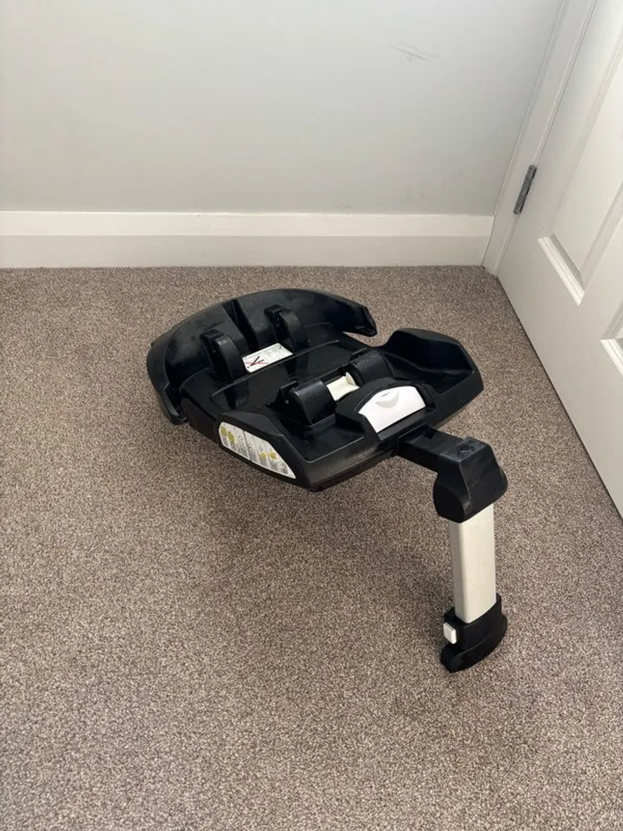 Doona carseat stroller - Image 3