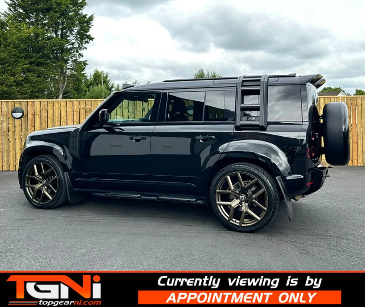 2021 Land Rover Defender 3.0 D300 X-Dynamic S 110 - Image 2