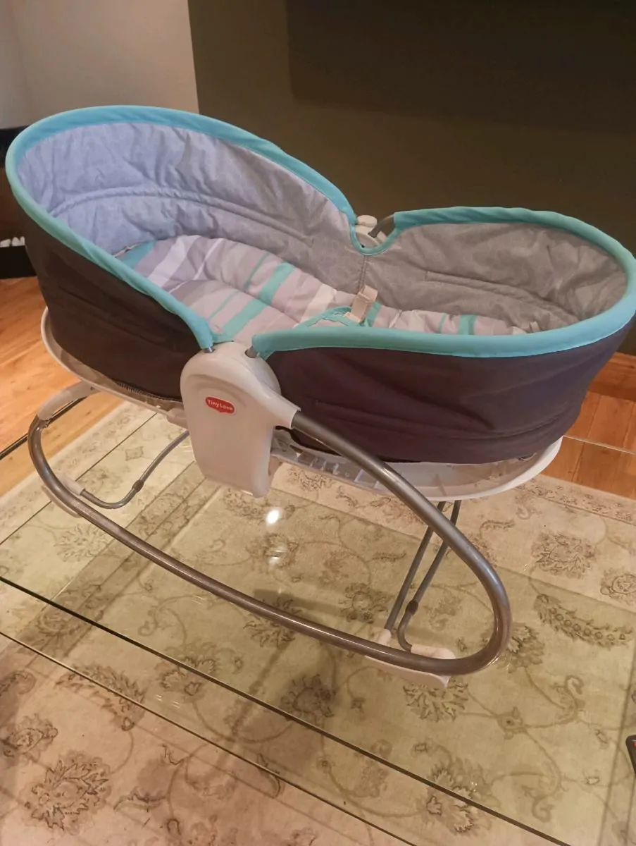 Baby chair sit up lie down,vibrates, like new - Image 2