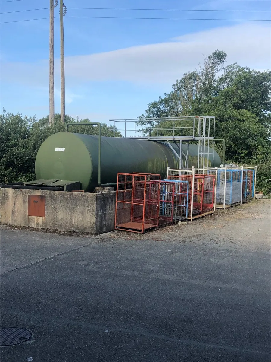 Fuel tank - Image 1