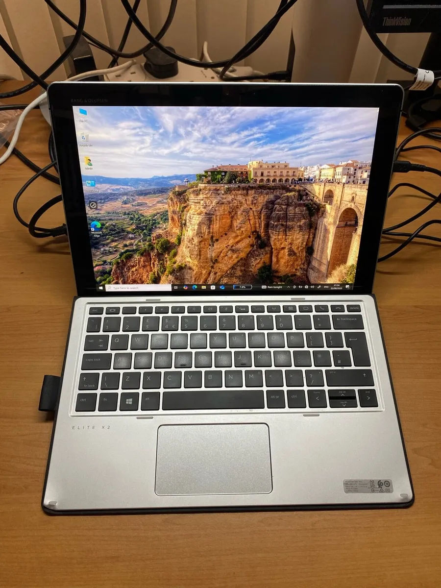 Hp 2n1 Touch i5 8-256 win 10 - Image 1