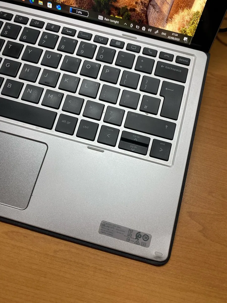 Hp 2n1 Touch i5 8-256 win 10 - Image 2
