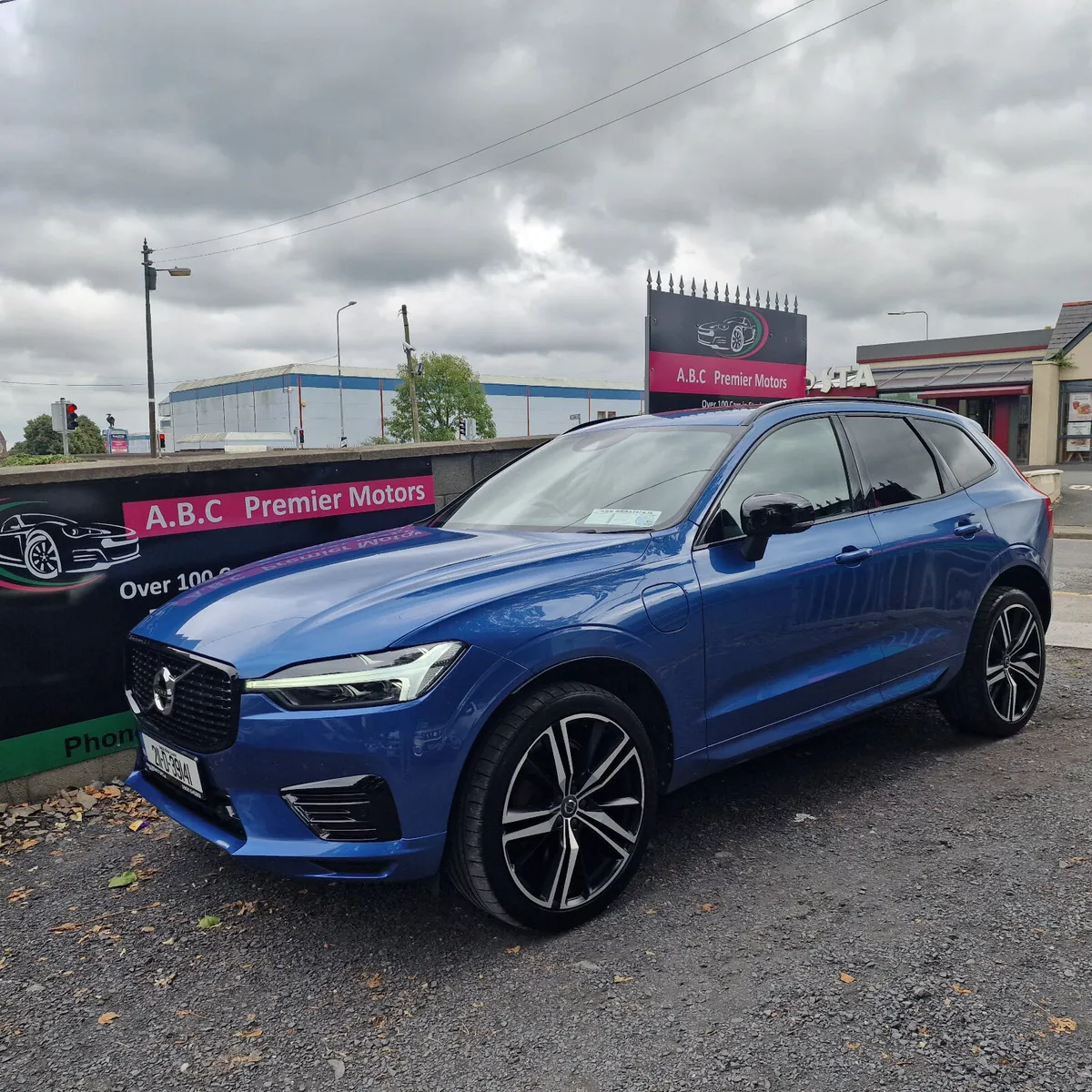 Volvo XC60 Petrol Plug-in Hybrid - Image 2