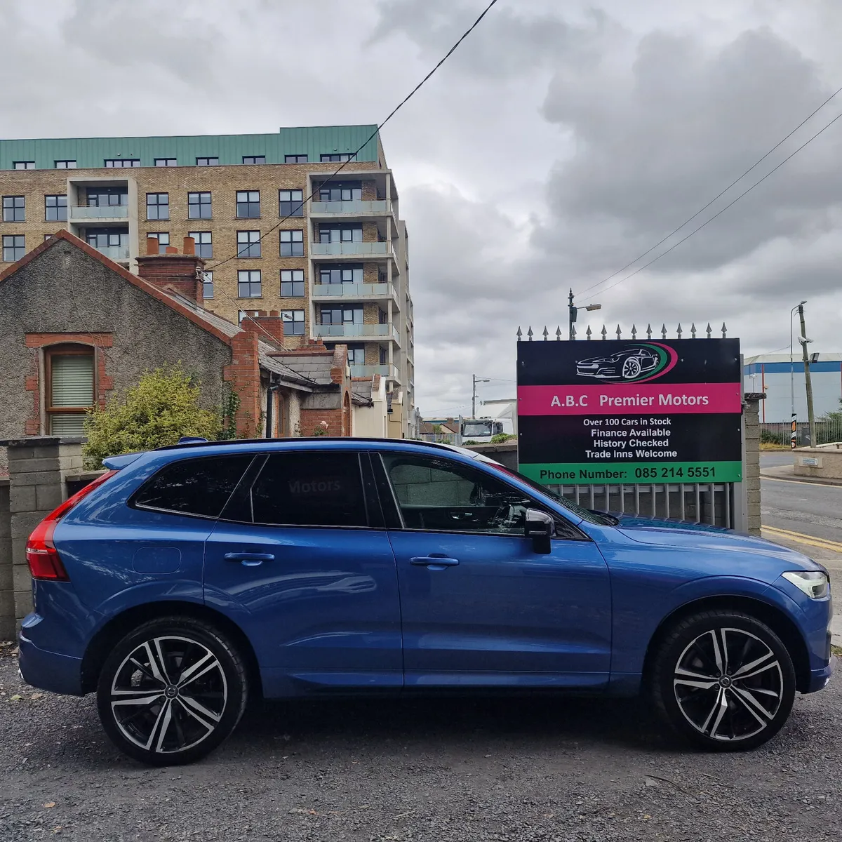 Volvo XC60 Petrol Plug-in Hybrid - Image 3