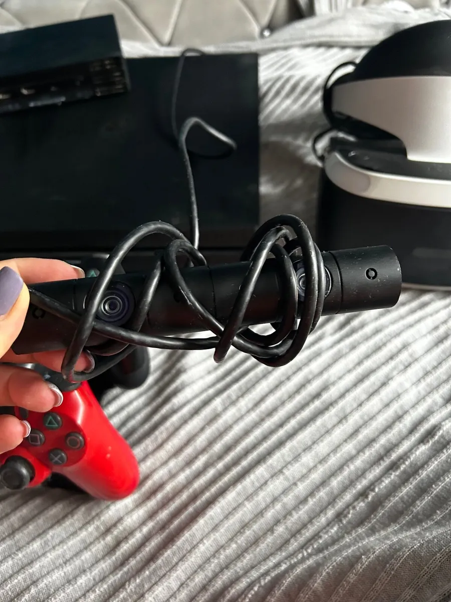 PS4 PRO, 2 joysticks, VR and camera - Image 2