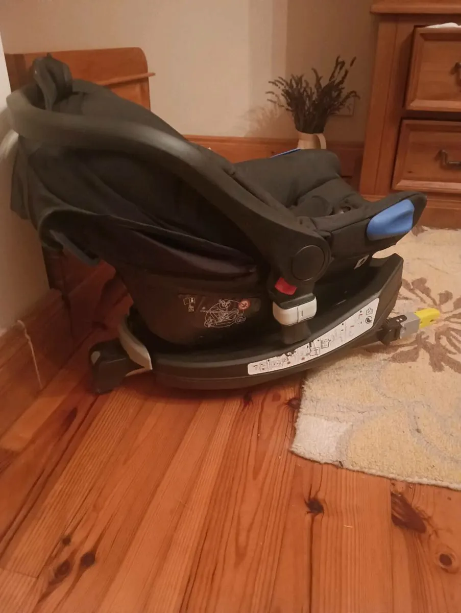 Isofix baby car seat new - Image 1