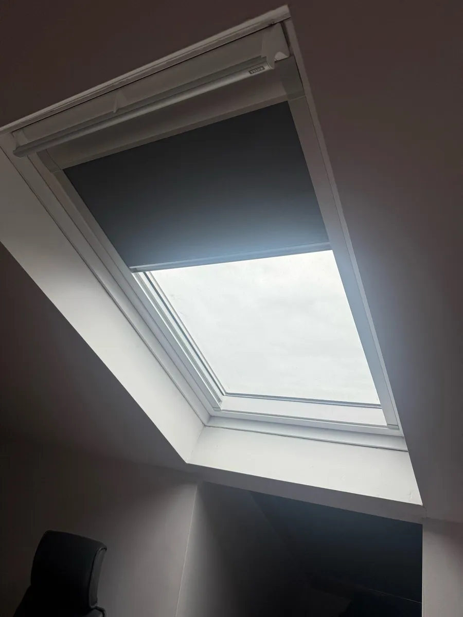Velux Blind, blackout, Pewter, M06 - Image 1