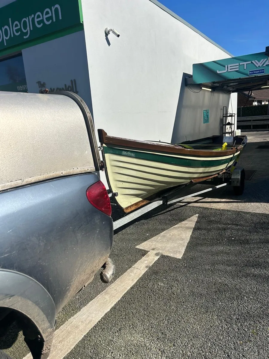 19ft lake boat wide beam sheelin - Image 1