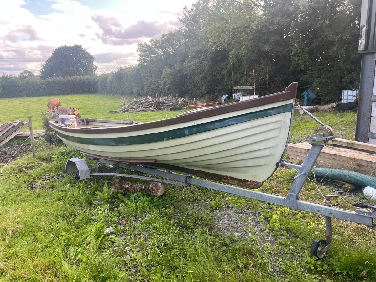 19ft lake boat wide beam sheelin - Image 4