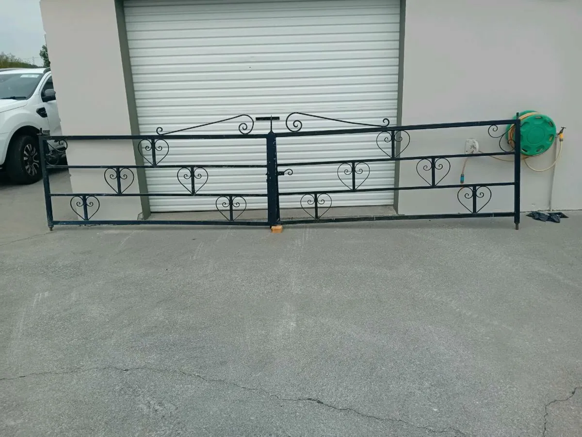 Gates - Image 1