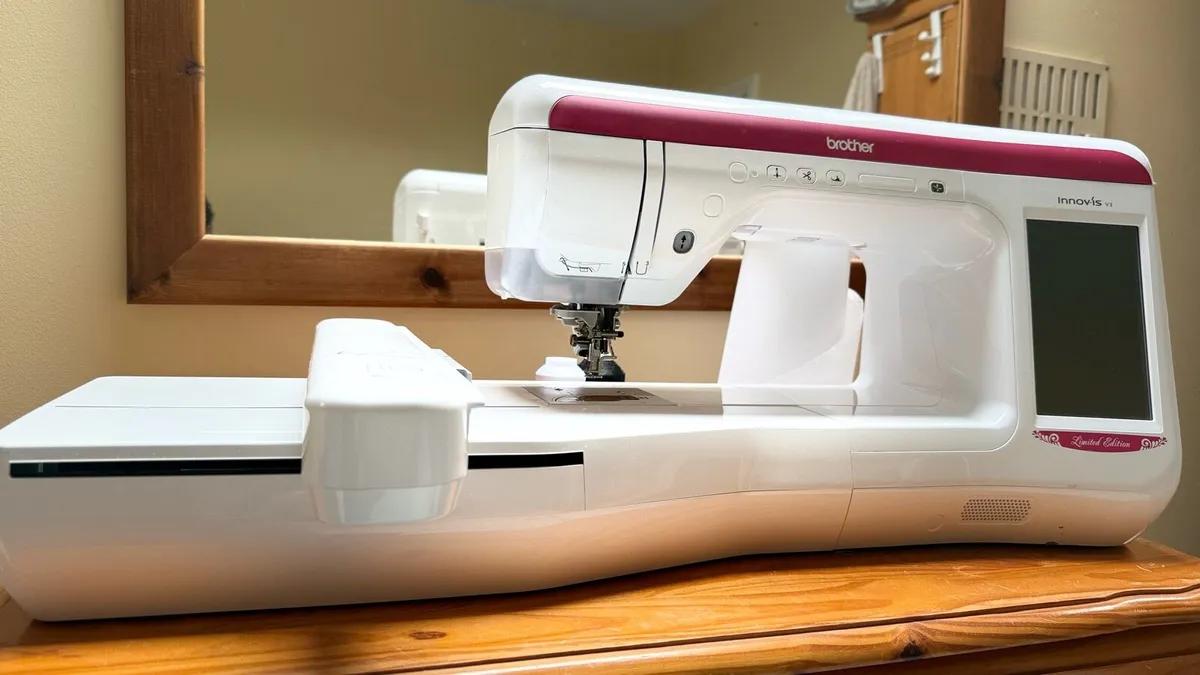 Brother V3 embroidery machine - Image 3