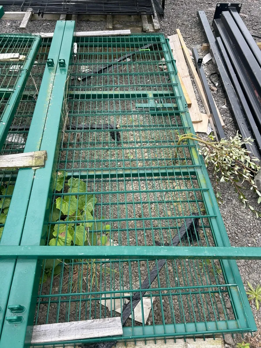 Double Leaf Gate - Image 1
