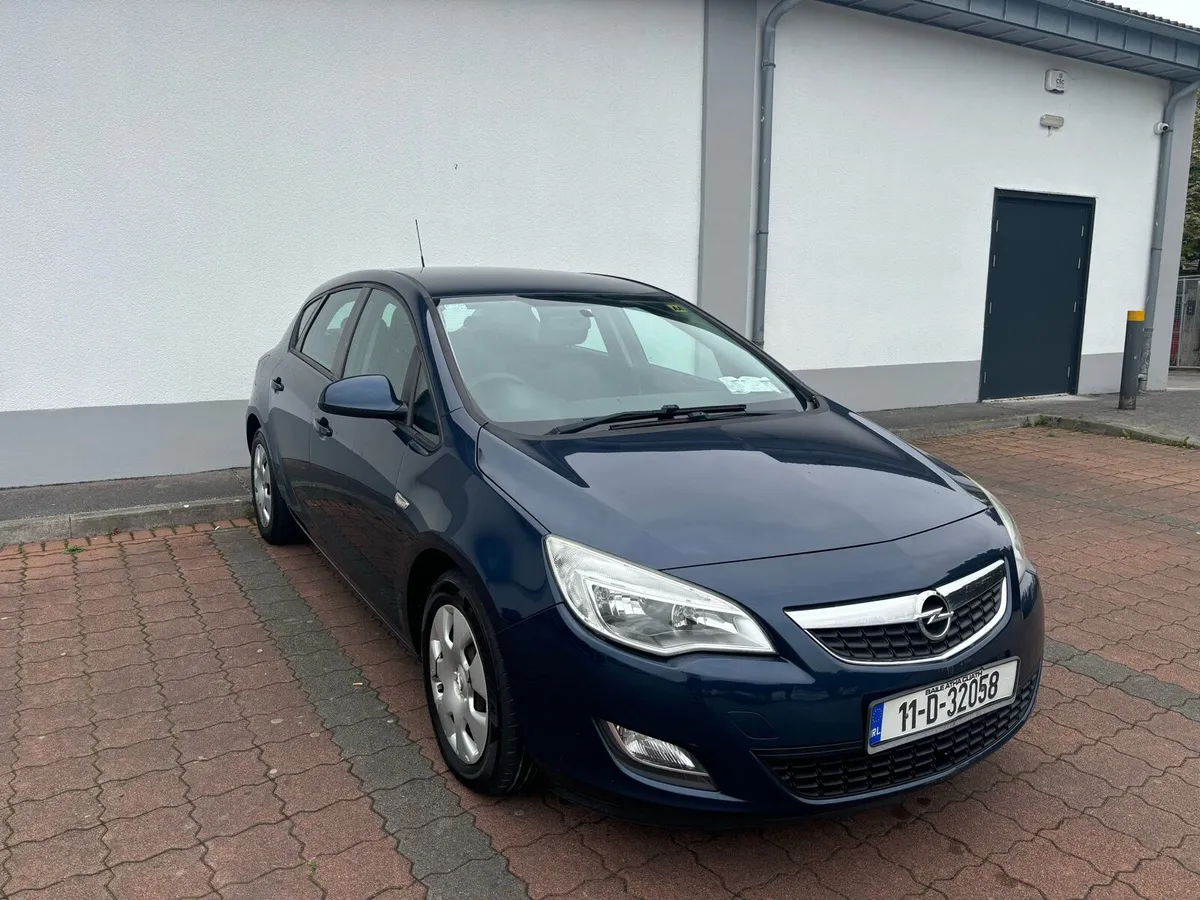 11 Opel Astra - Image 1