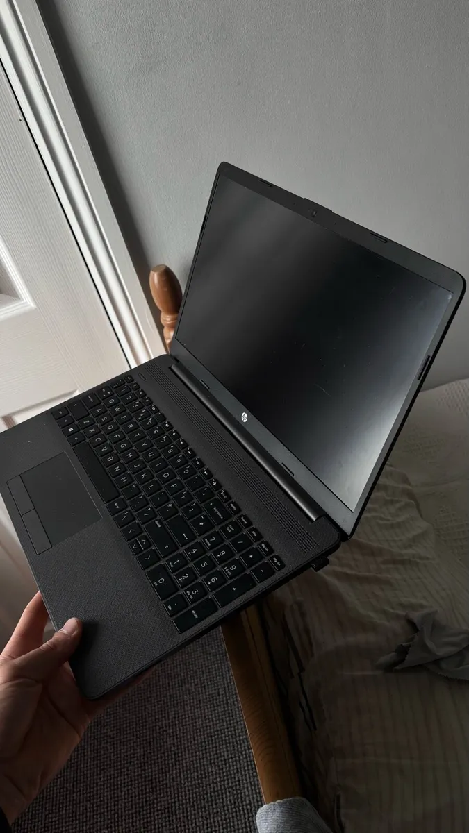 Laptop - Image 4