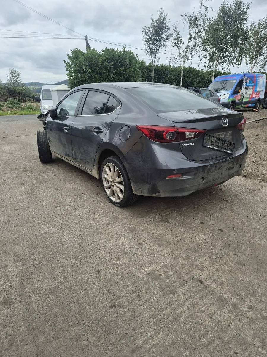Mazda 3 - Breaking only - Image 1