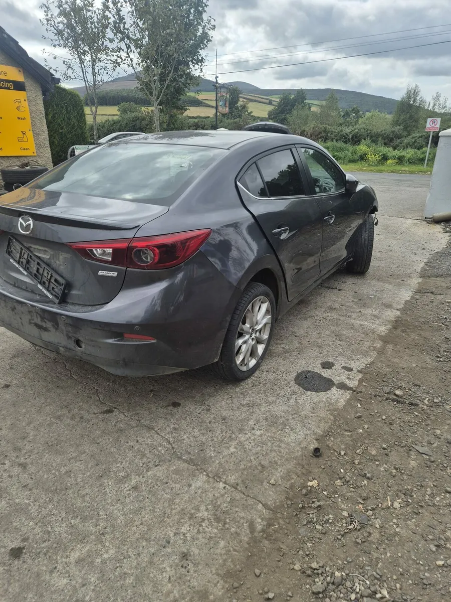 Mazda 3 - Breaking only - Image 2