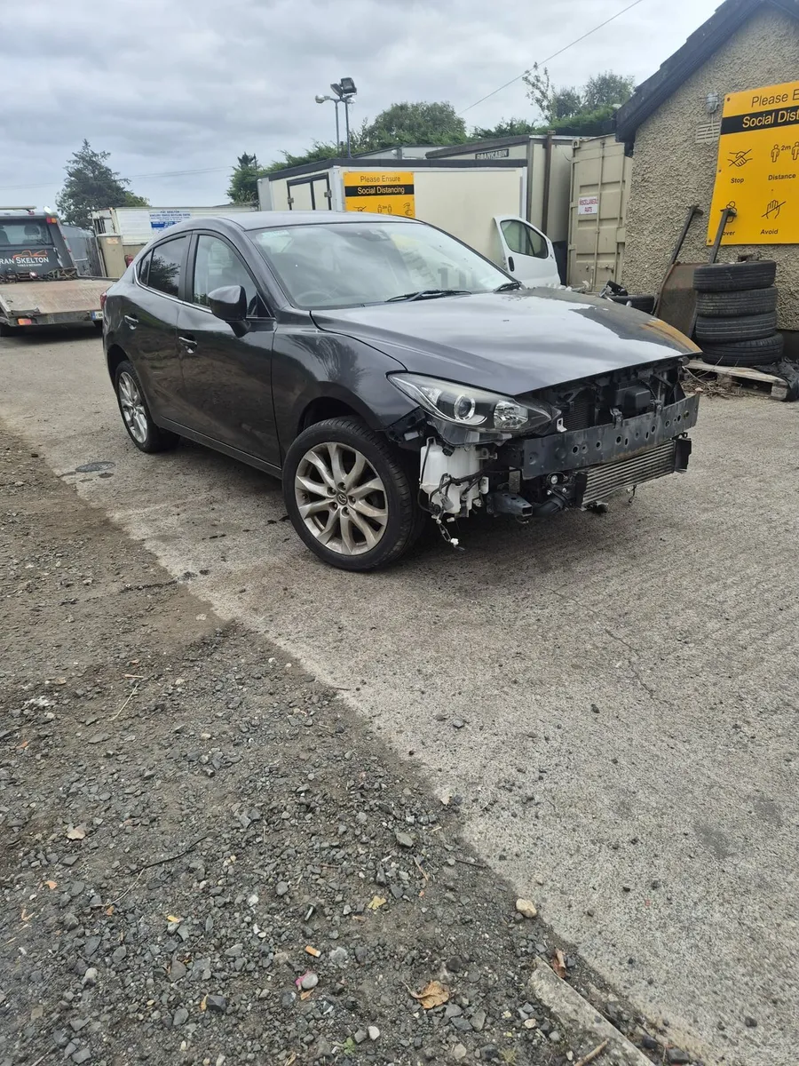 Mazda 3 - Breaking only - Image 4