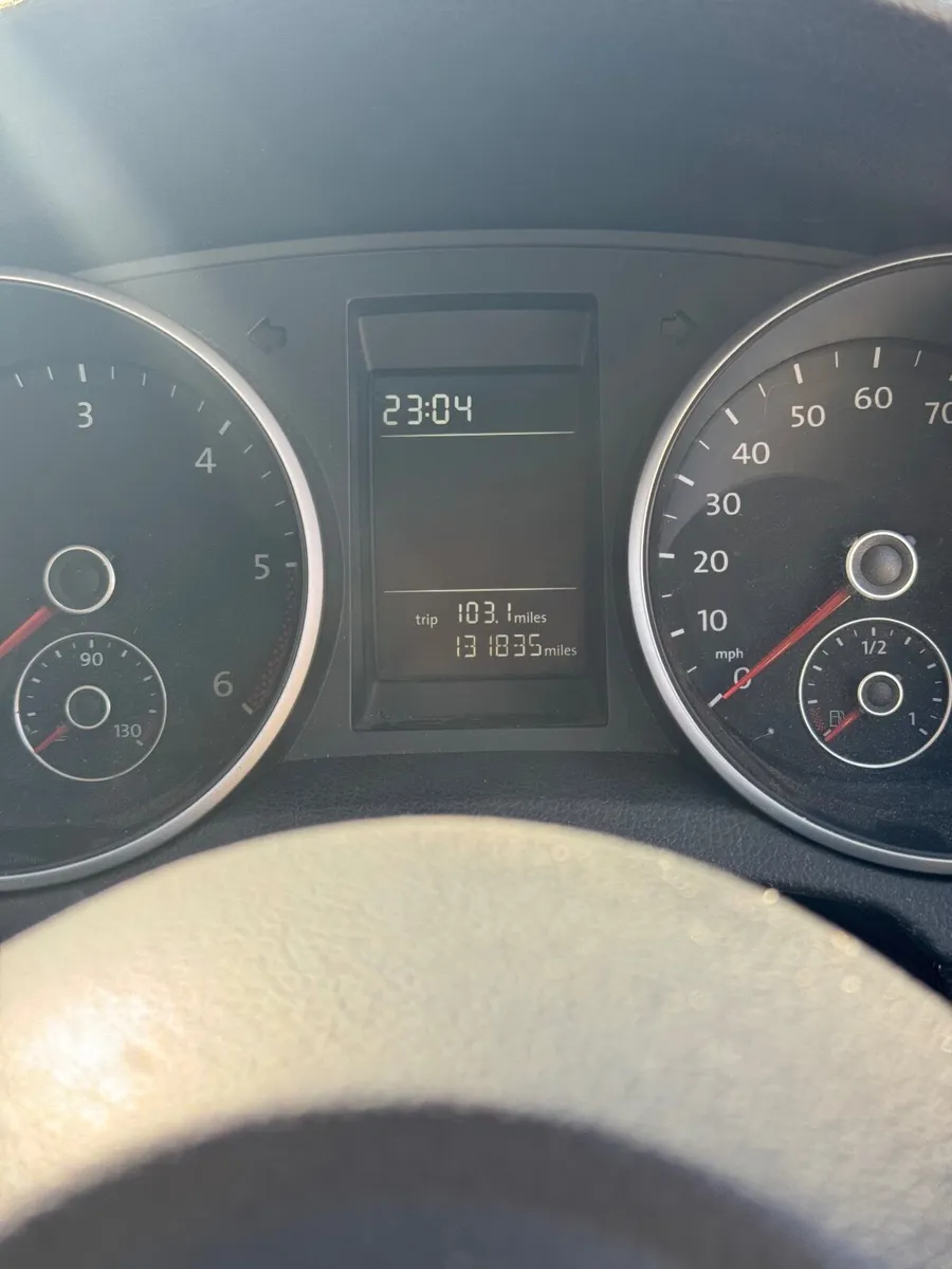 Volkswagen Golf 2011 - Image 2