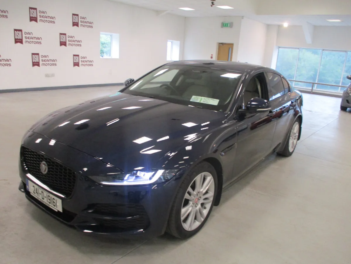 Jaguar XE S AUTO 2024 - Image 4