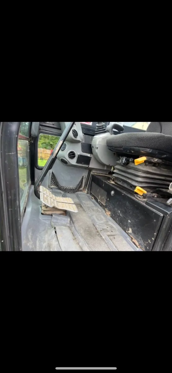 JCB 65R-1 digger - Image 3