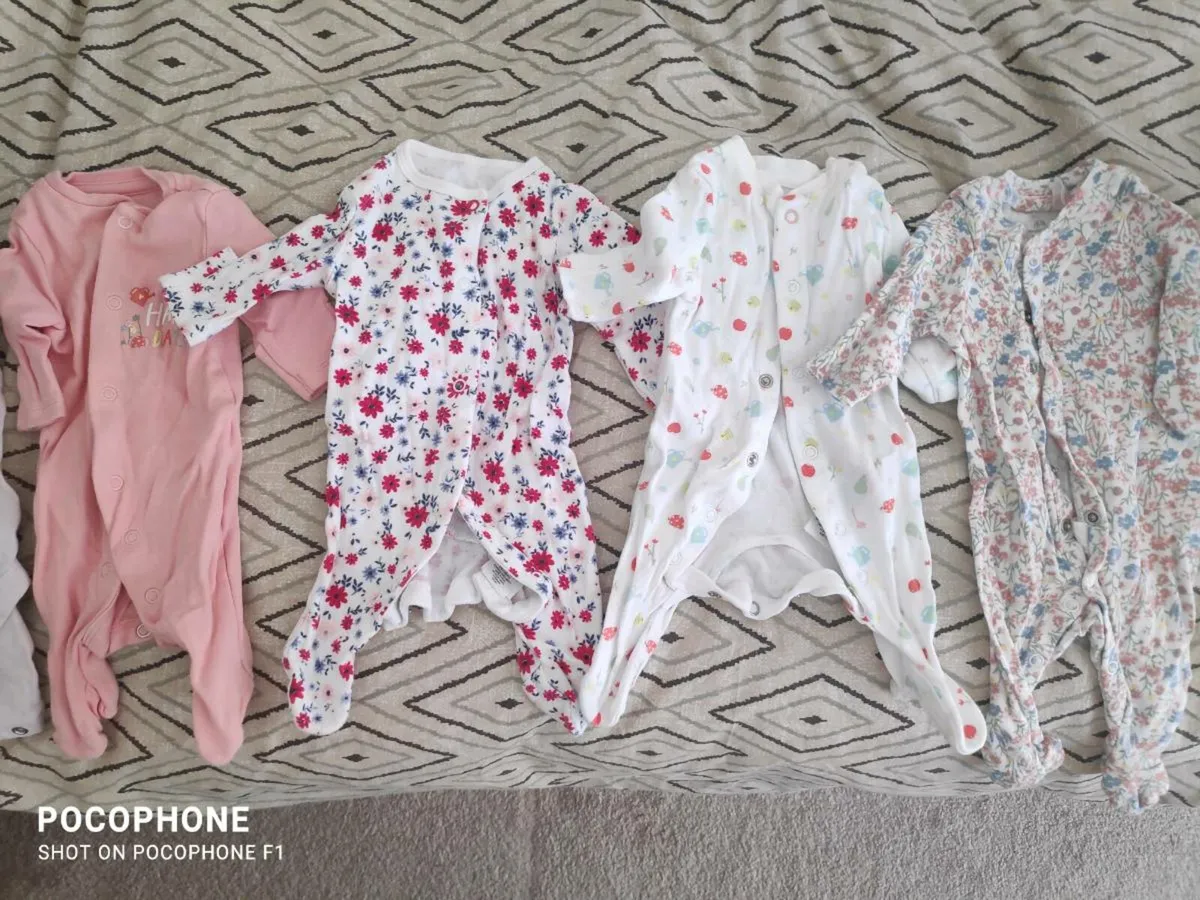 Premature girls clothes - Image 1