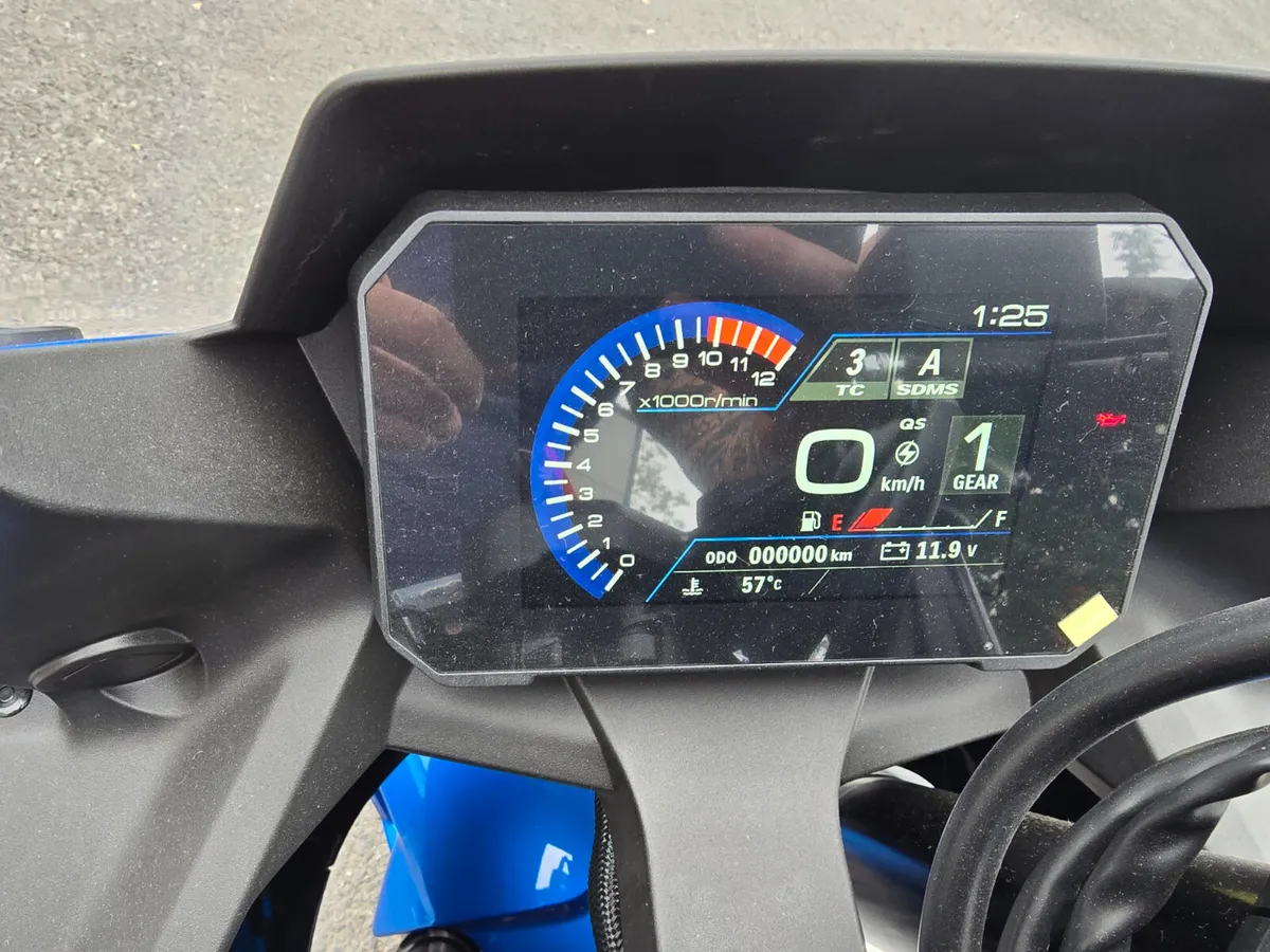 2025 SUZUKI GSX-8R **NEW** - Image 2
