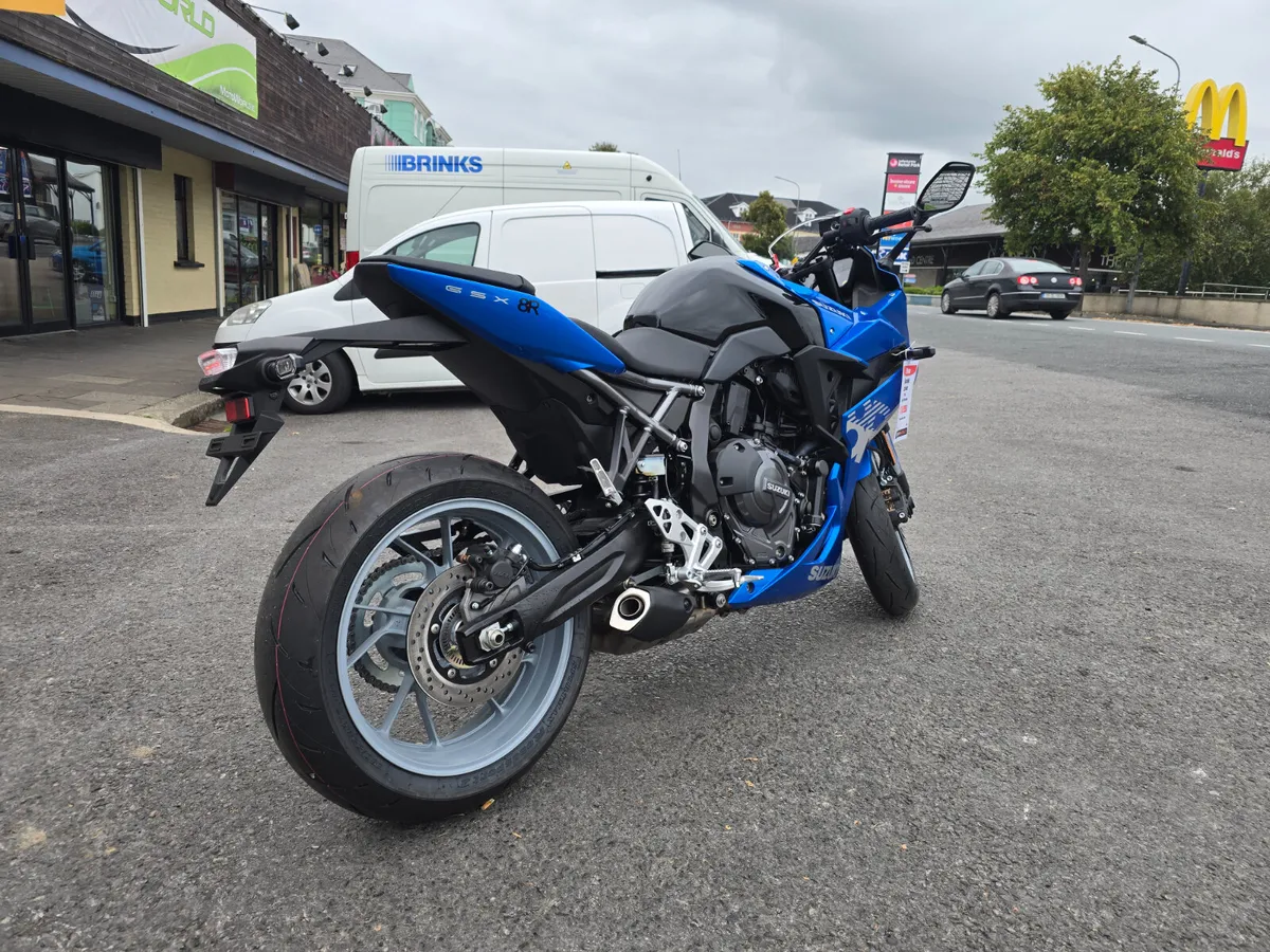 2025 SUZUKI GSX-8R **NEW** - Image 3