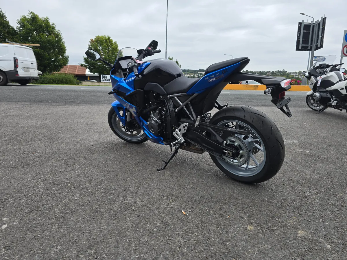 2025 SUZUKI GSX-8R **NEW** - Image 4