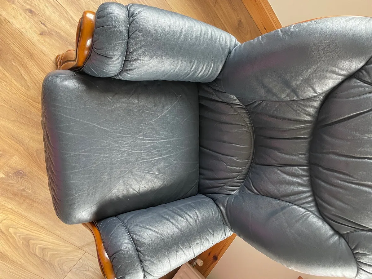 Couch and armchairs - Image 2
