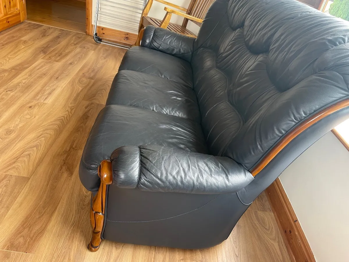 Couch and armchairs - Image 3