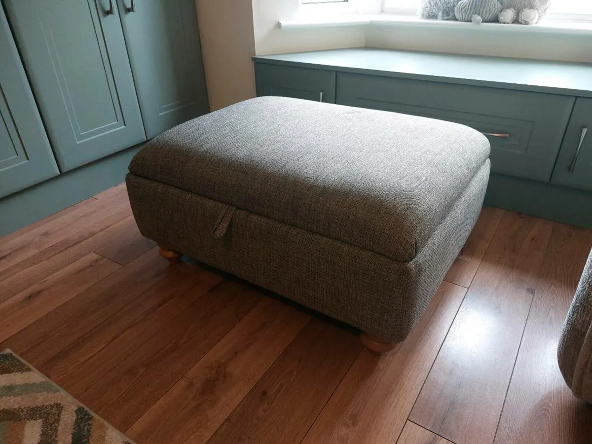 Ottoman/Foot Rest - Like New - Image 1