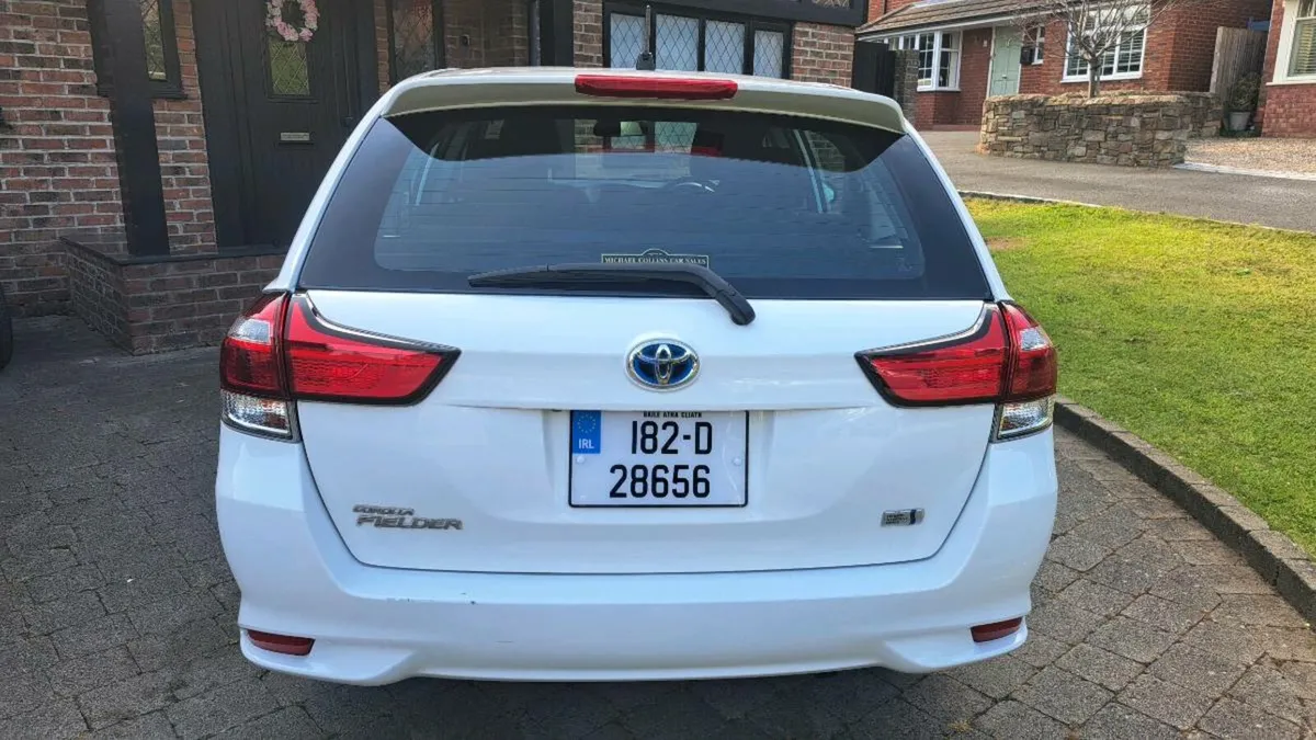 TOYOTA COROLLA FIELDER ESTATE 1.5 AUTO HYBRID 2018 - Image 2
