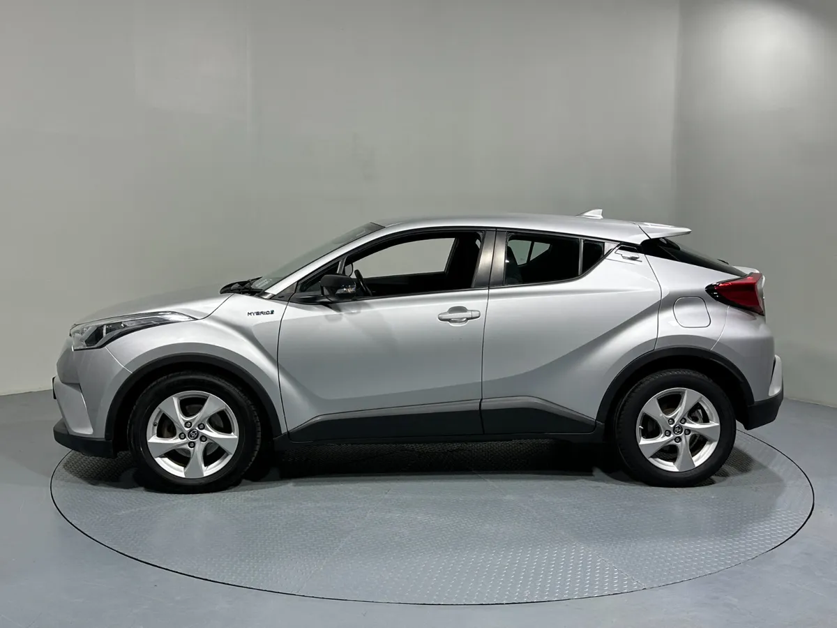 Toyota C-HR Hybrid Luna 4DR Auto 181 (2018) - Image 4