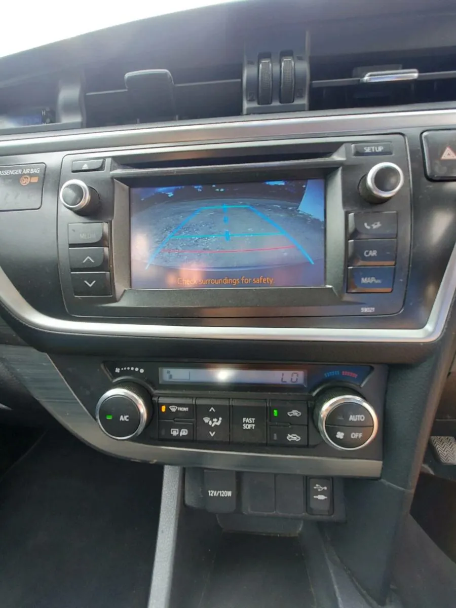 141 Bronze Toyota Auris 1.4 Diesel - Image 3