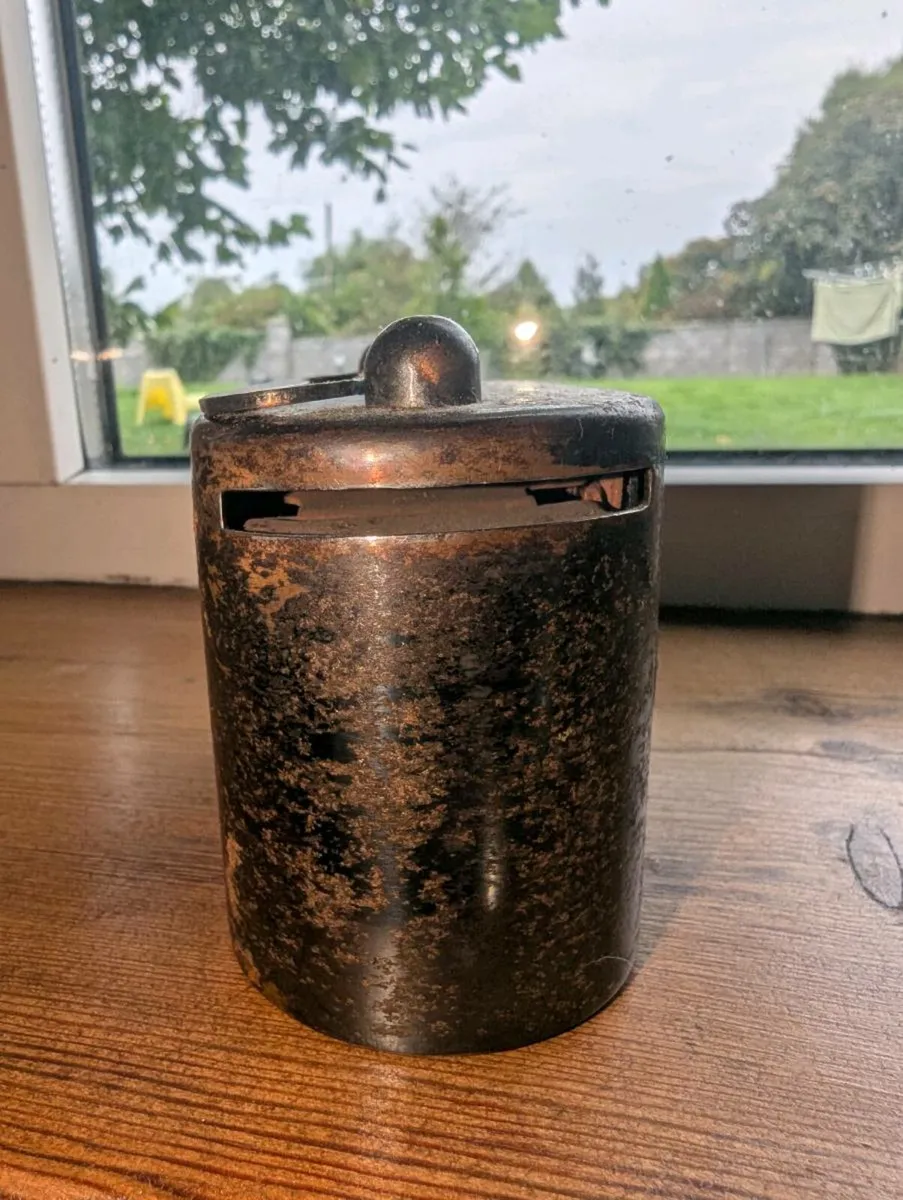 VINTAGE POST OFFICE FISCUS SAVINGS BANK MONEY BOX. - Image 3