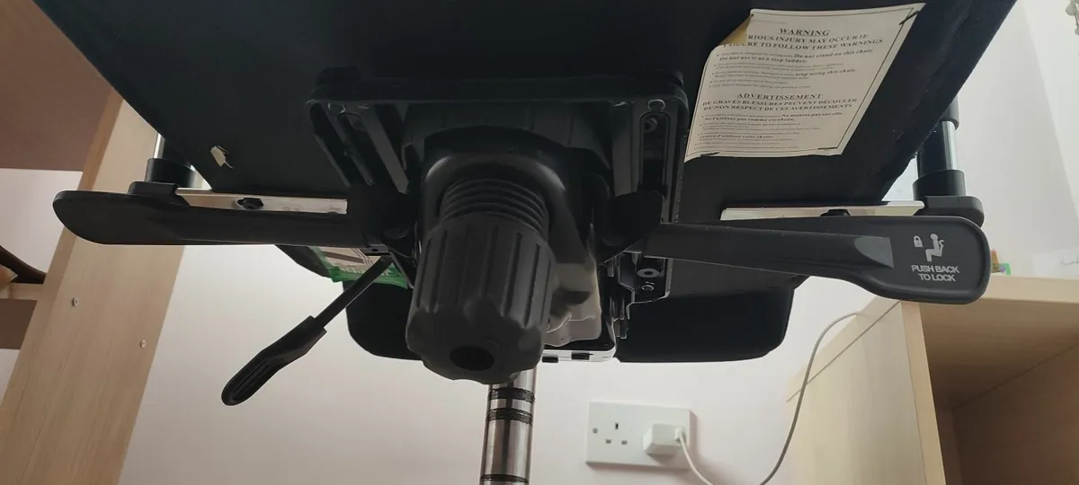 Office chair - Image 2