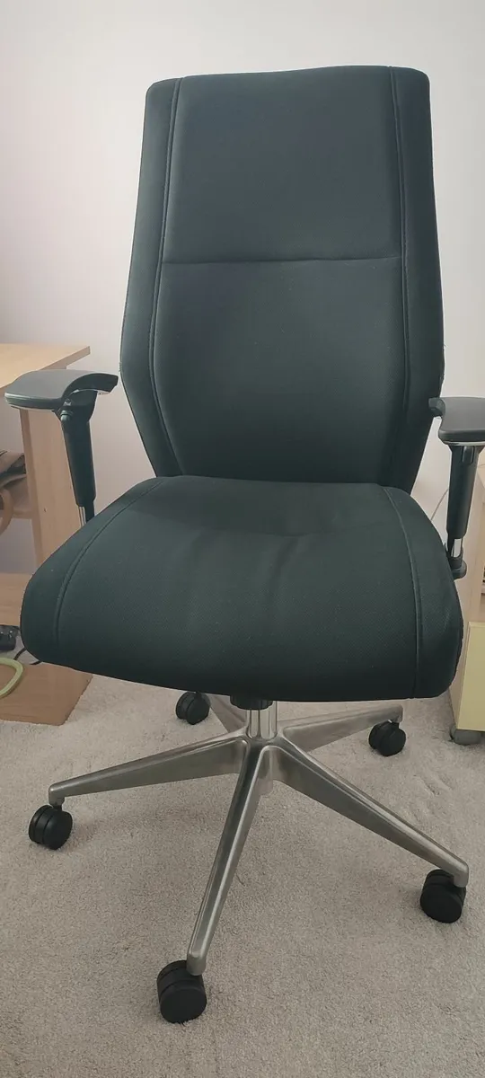 Office chair - Image 1