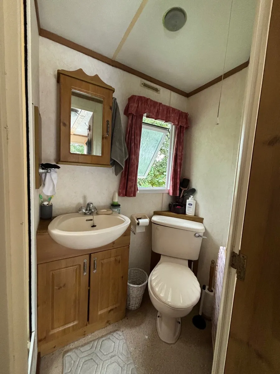 3 bed Double glazed, central heating 37X12 - Image 2