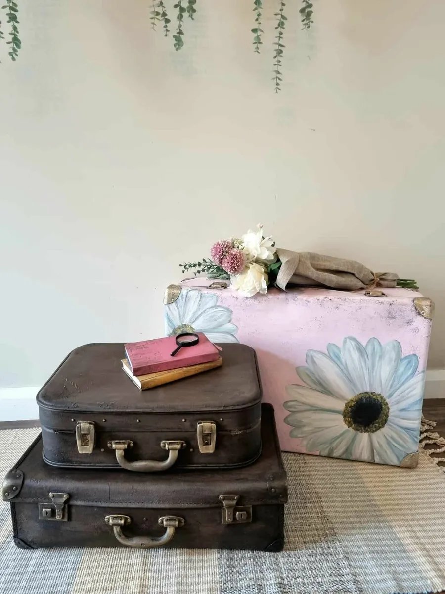 Pink vintage suitcase - Image 3