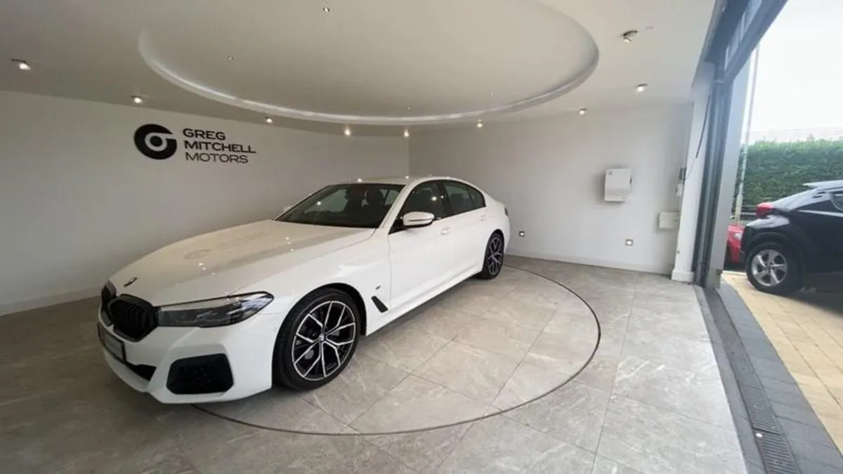 BMW 5 Series 520d Xdrive MHT M Sport 4dr Step Auto - Image 4